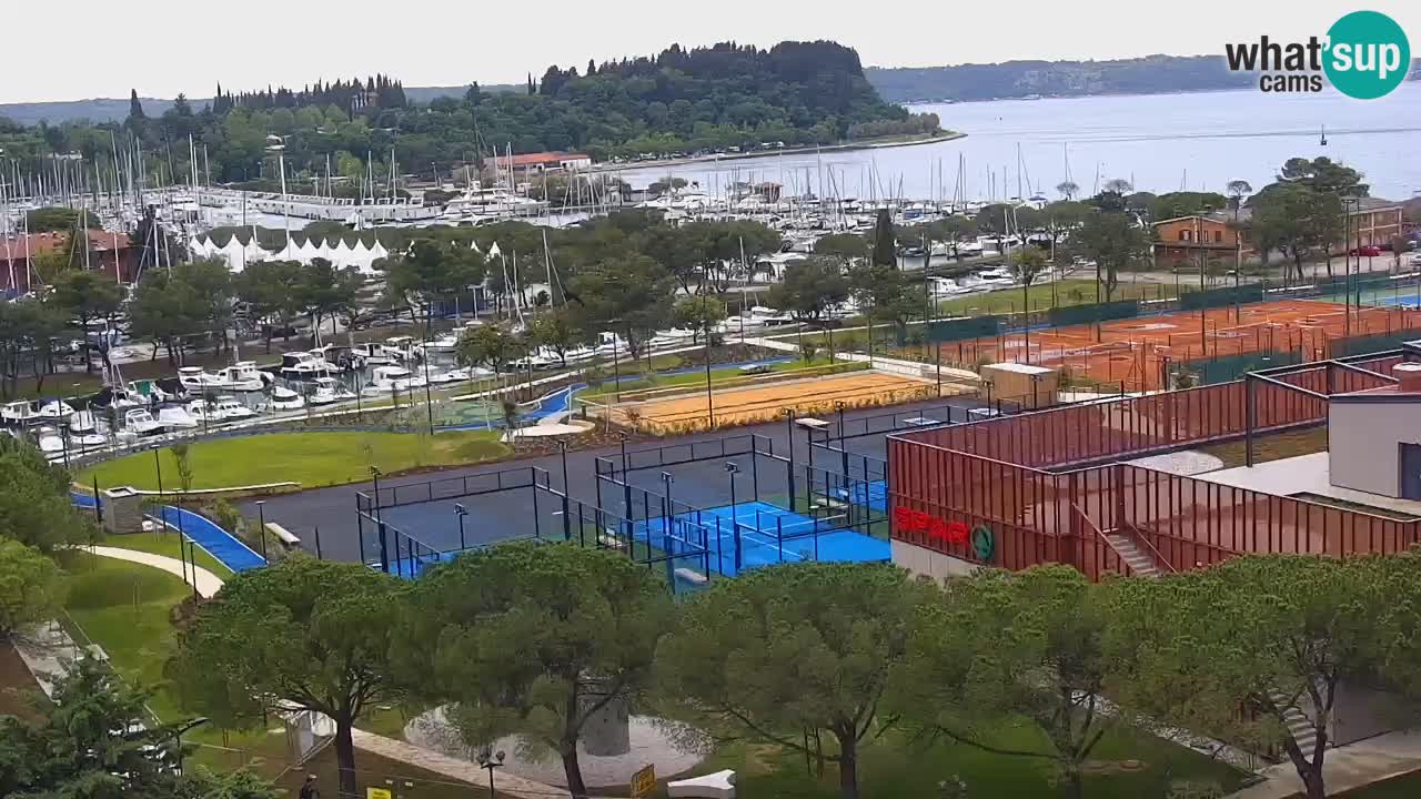 Portorož Live Webcam – vue sur la marina et les courts de tennis