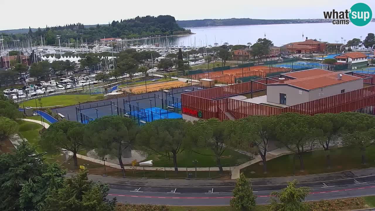 Portorož camera en vivo – vista del puerto deportivo y las canchas de tenis