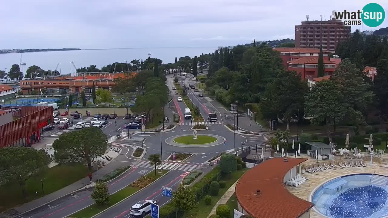 Portorož camera en vivo – vista del puerto deportivo y las canchas de tenis