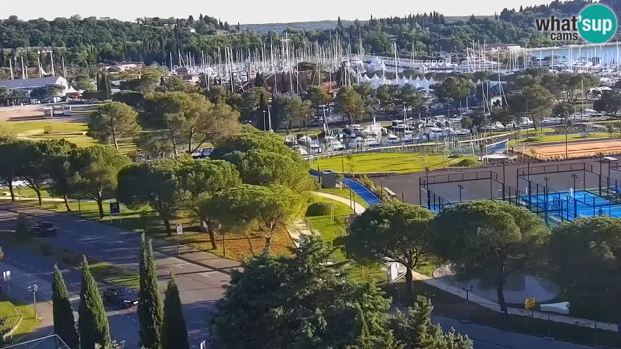 Portorož Live Webcam – vue sur la marina et les courts de tennis