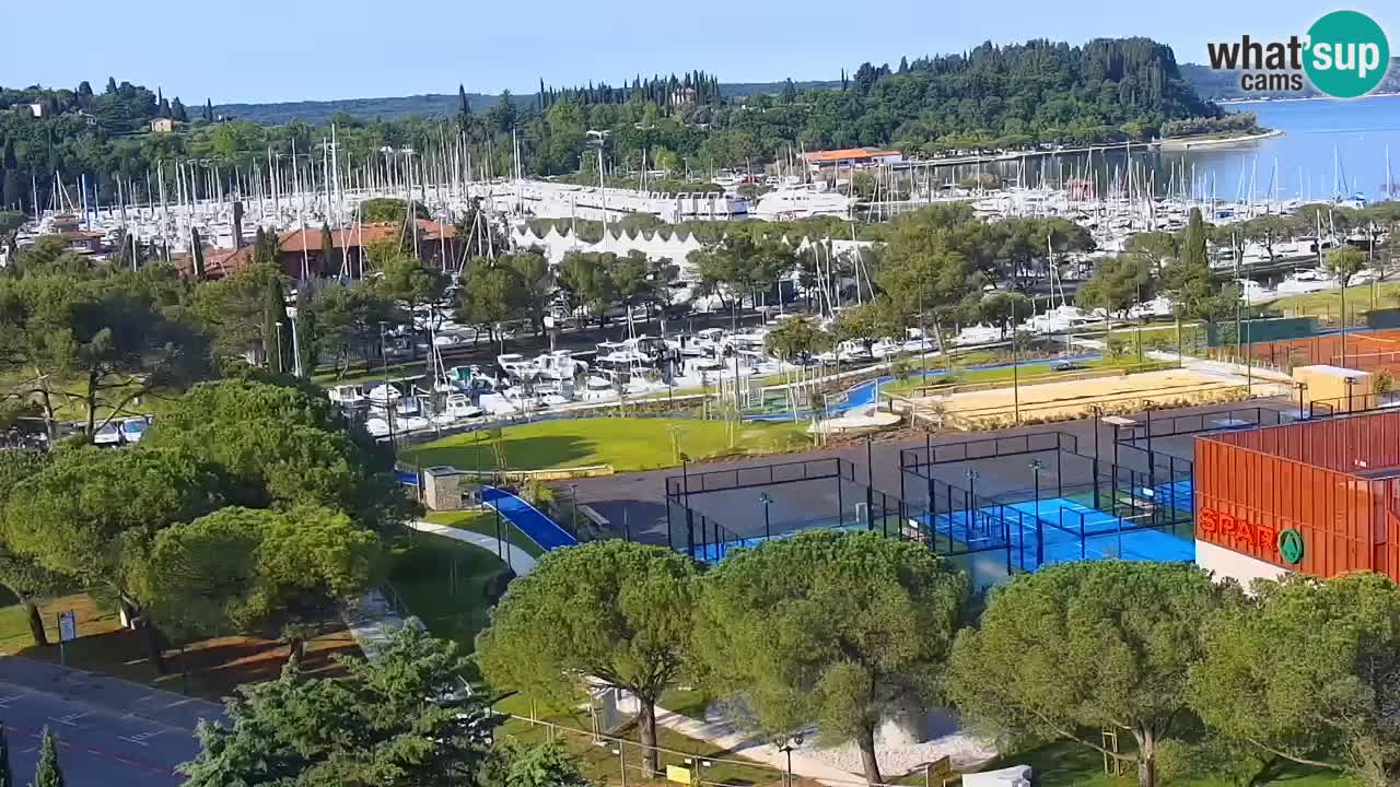 Portorož Live Webcam – vue sur la marina et les courts de tennis