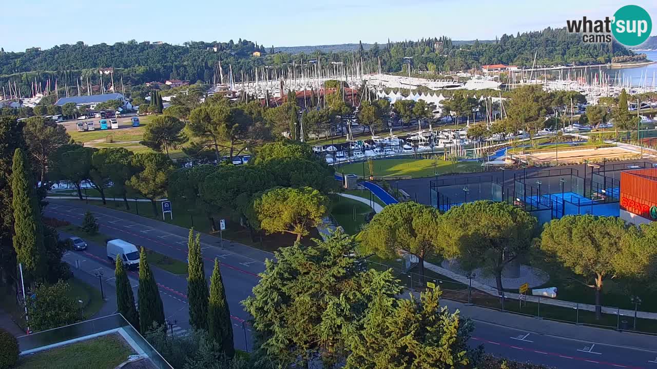 Portorož web kamera – pogled na marinu i teniške terene