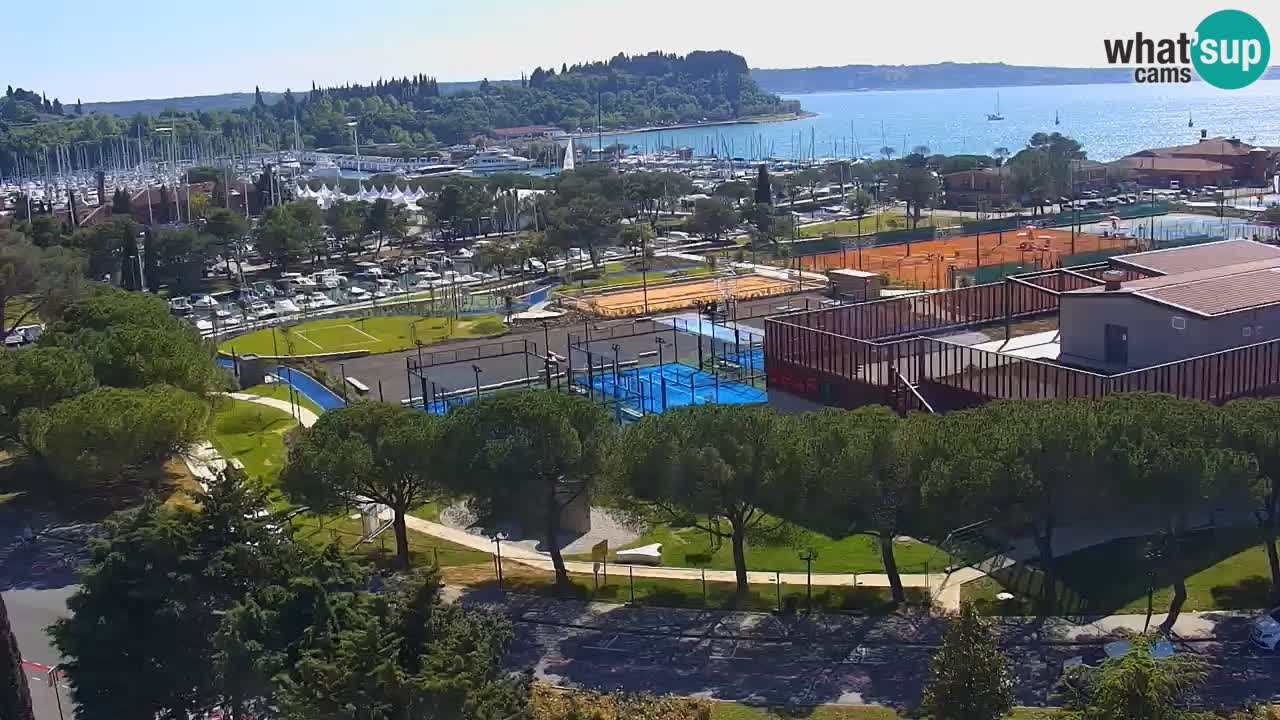 Portorož camera en vivo – vista del puerto deportivo y las canchas de tenis