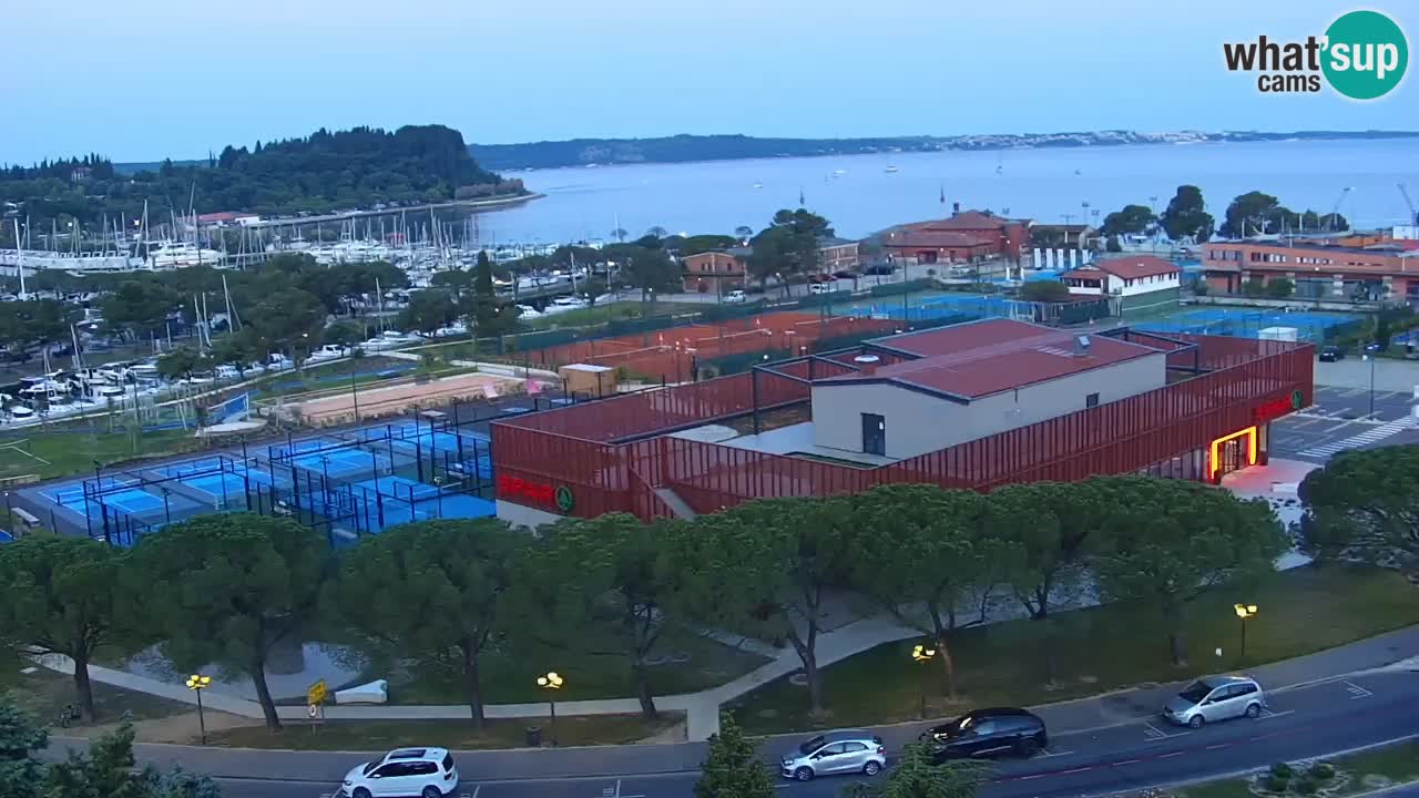 Portorož Live Webcam – vue sur la marina et les courts de tennis