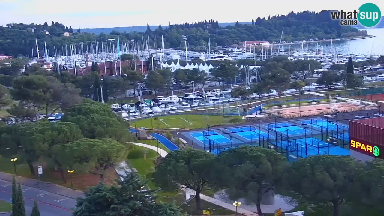 Portorož web kamera – pogled na marinu i teniške terene