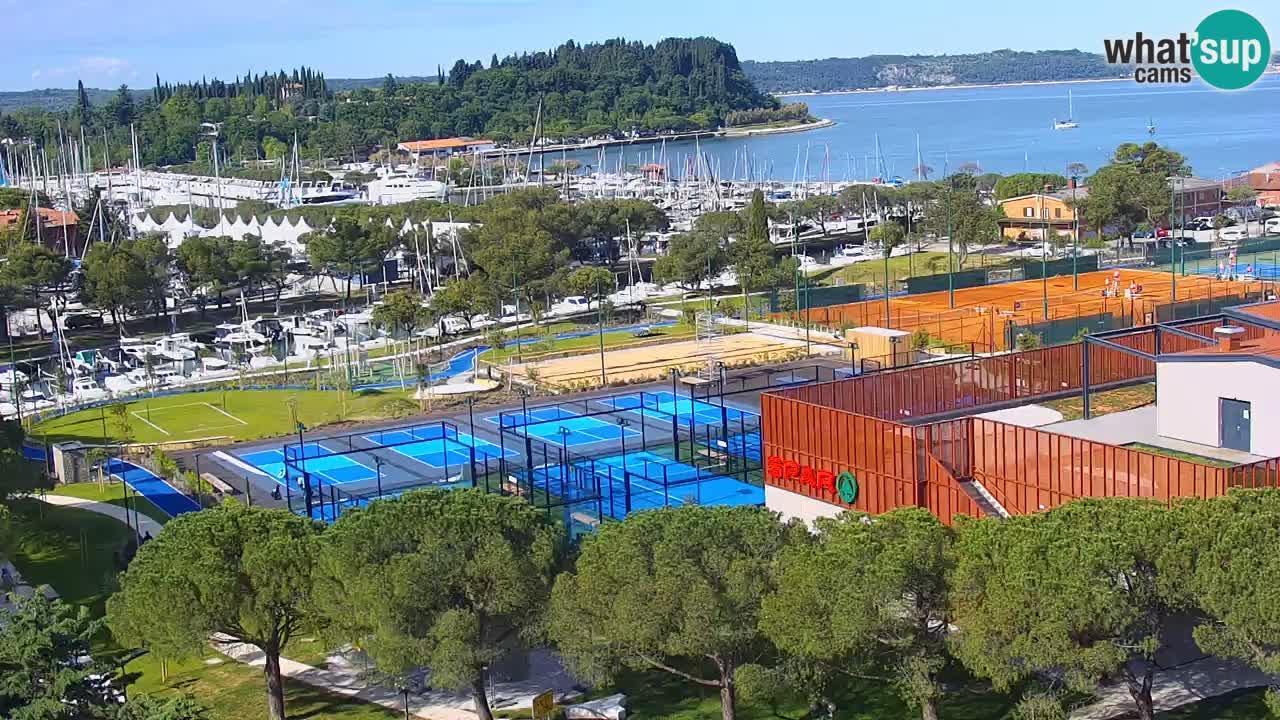 Portorož camera en vivo – vista del puerto deportivo y las canchas de tenis