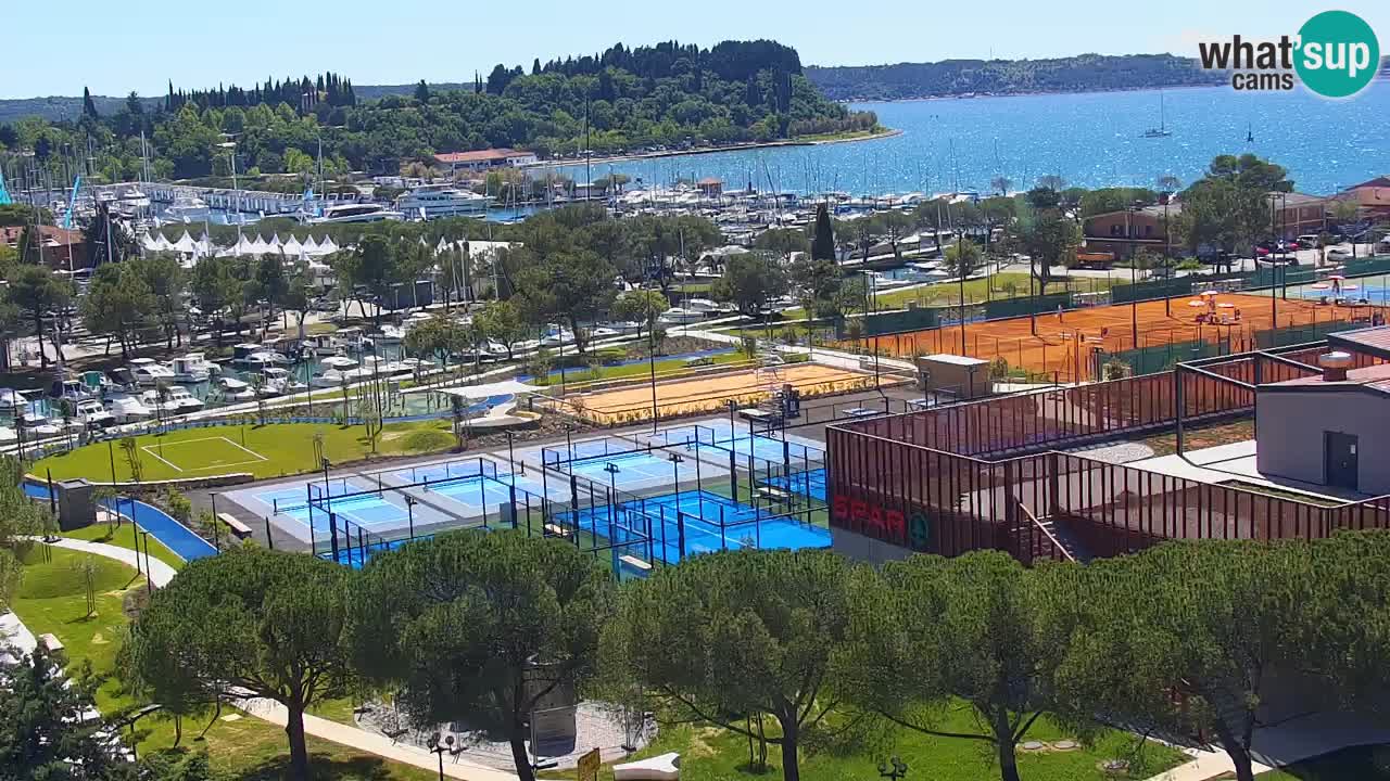 Portorož camera en vivo – vista del puerto deportivo y las canchas de tenis