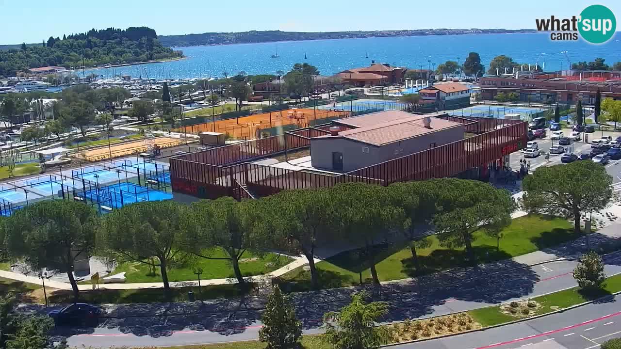 Portorož Live Webcam – vue sur la marina et les courts de tennis