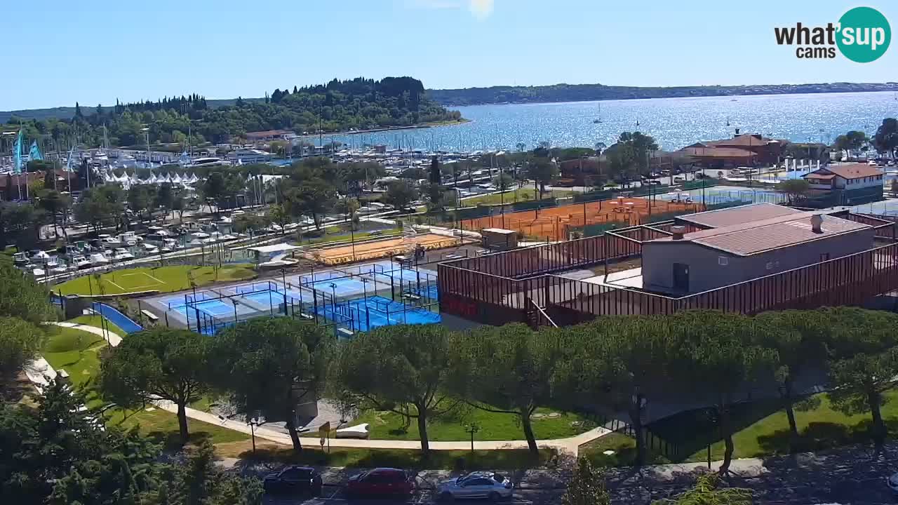 Portorož camera en vivo – vista del puerto deportivo y las canchas de tenis
