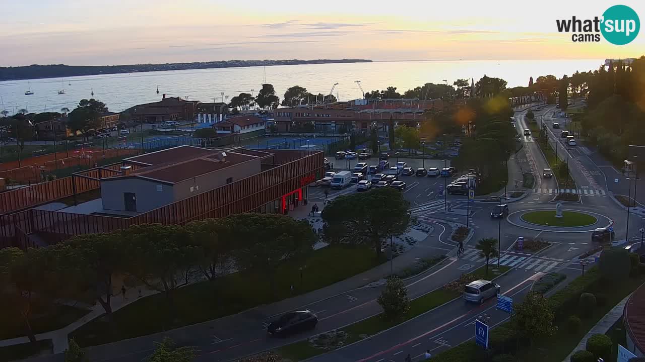 Portorož camera en vivo – vista del puerto deportivo y las canchas de tenis