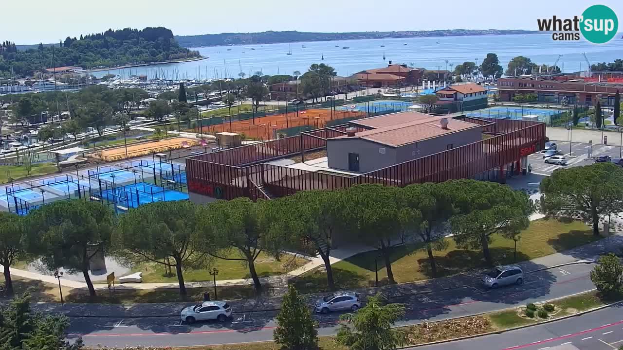 Portorož Live Webcam – vue sur la marina et les courts de tennis