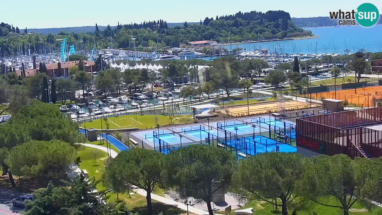 Portorož camera en vivo – vista del puerto deportivo y las canchas de tenis