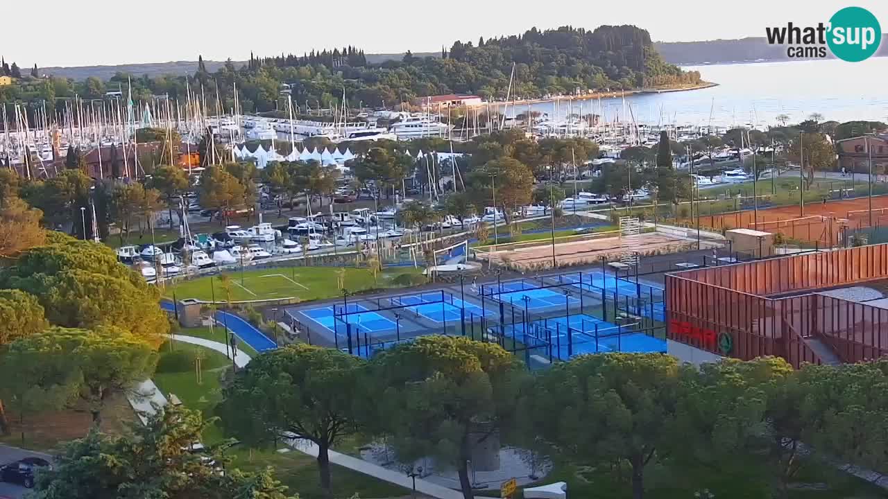 Portorož Live Webcam – vue sur la marina et les courts de tennis