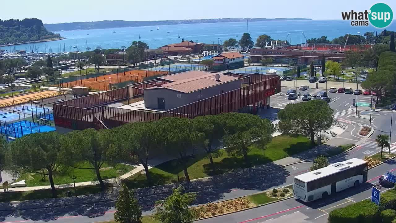 Portorož camera en vivo – vista del puerto deportivo y las canchas de tenis