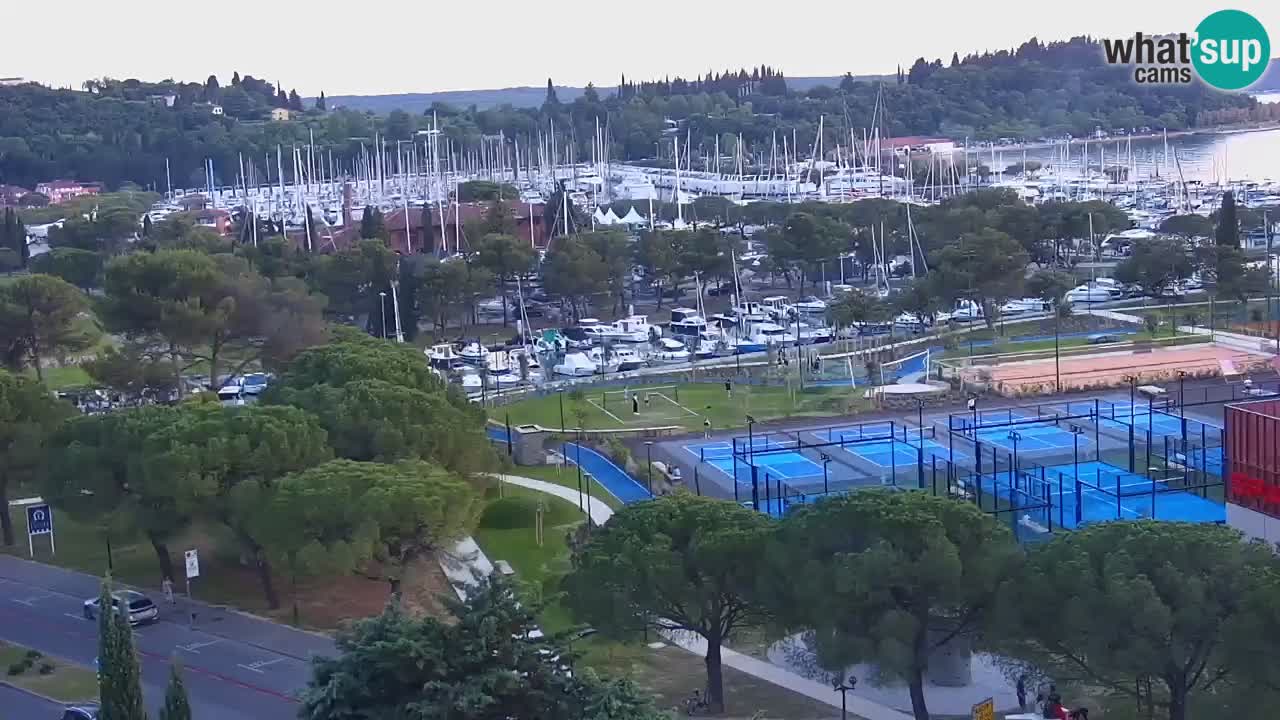 Portorož Live Webcam – vue sur la marina et les courts de tennis