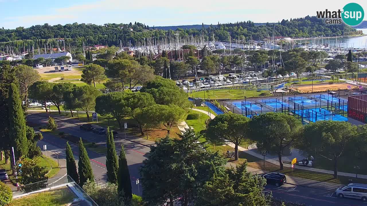 Portorož Live Webcam – vue sur la marina et les courts de tennis