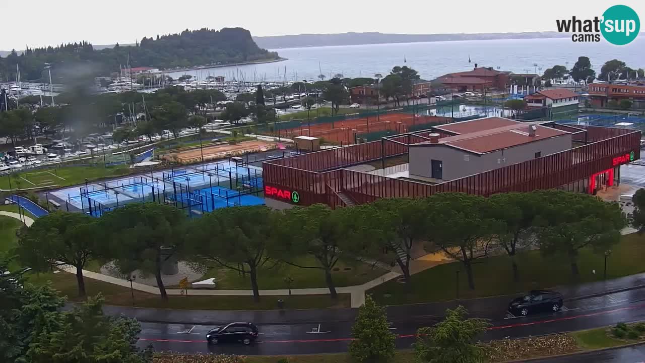 Portorož Live Webcam – vue sur la marina et les courts de tennis