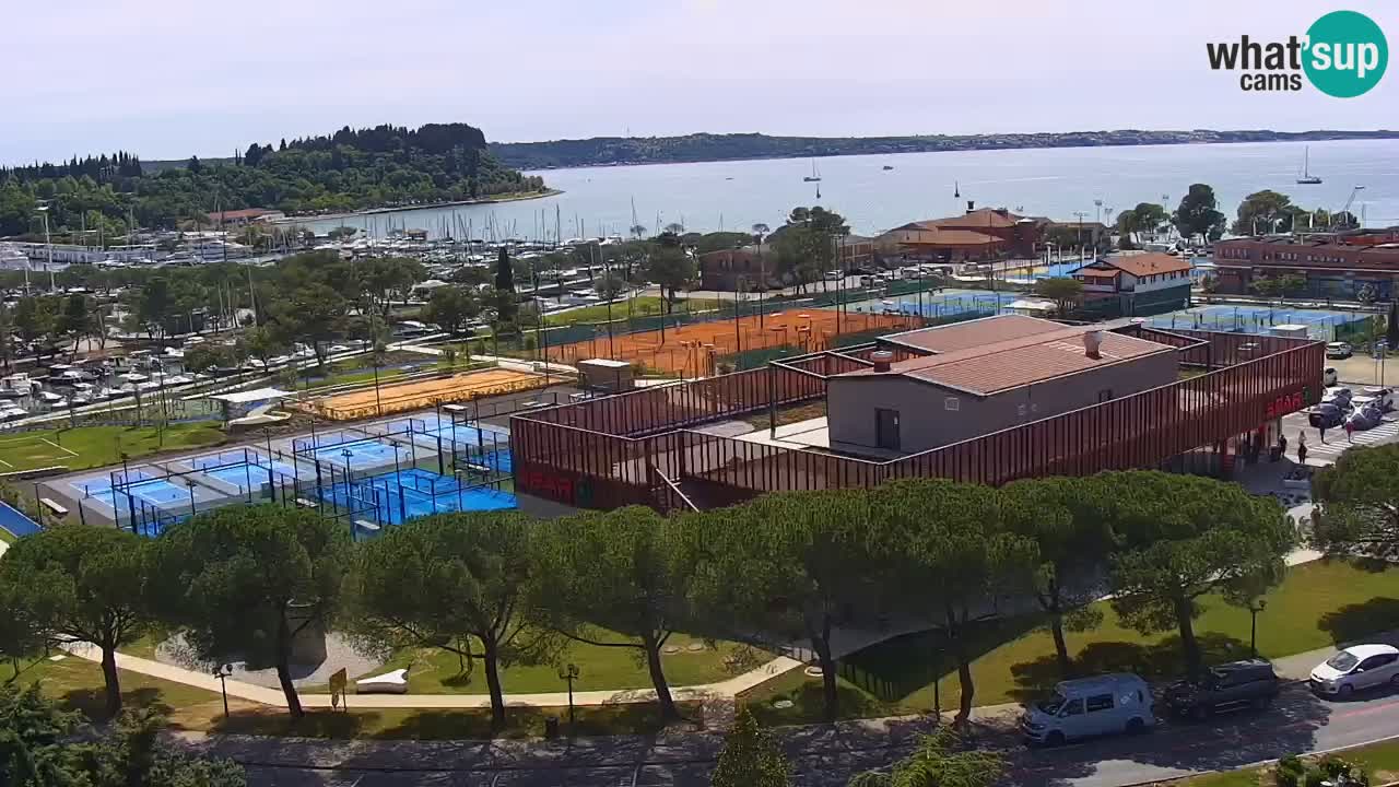 Portorož camera en vivo – vista del puerto deportivo y las canchas de tenis