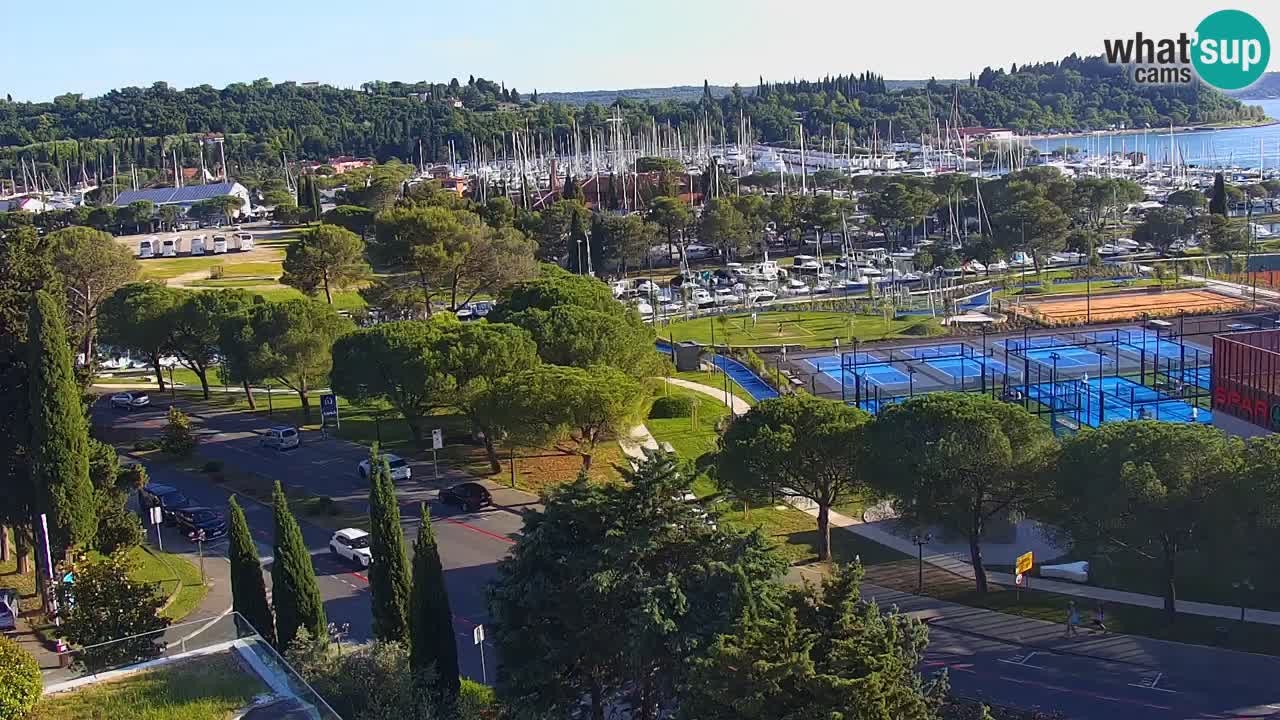 Portorož camera en vivo – vista del puerto deportivo y las canchas de tenis