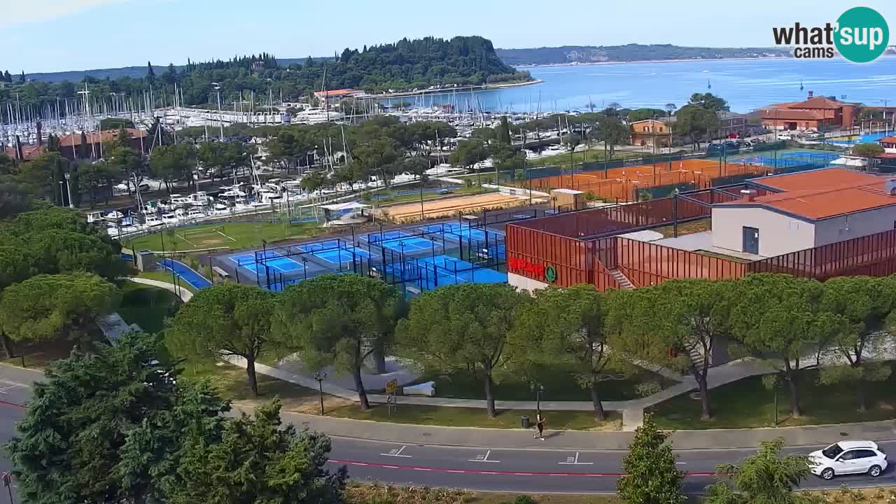 Portorož camera en vivo – vista del puerto deportivo y las canchas de tenis