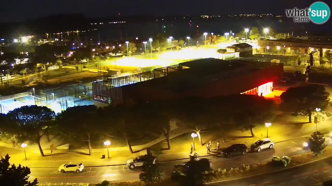Portorož Live Webcam – vue sur la marina et les courts de tennis