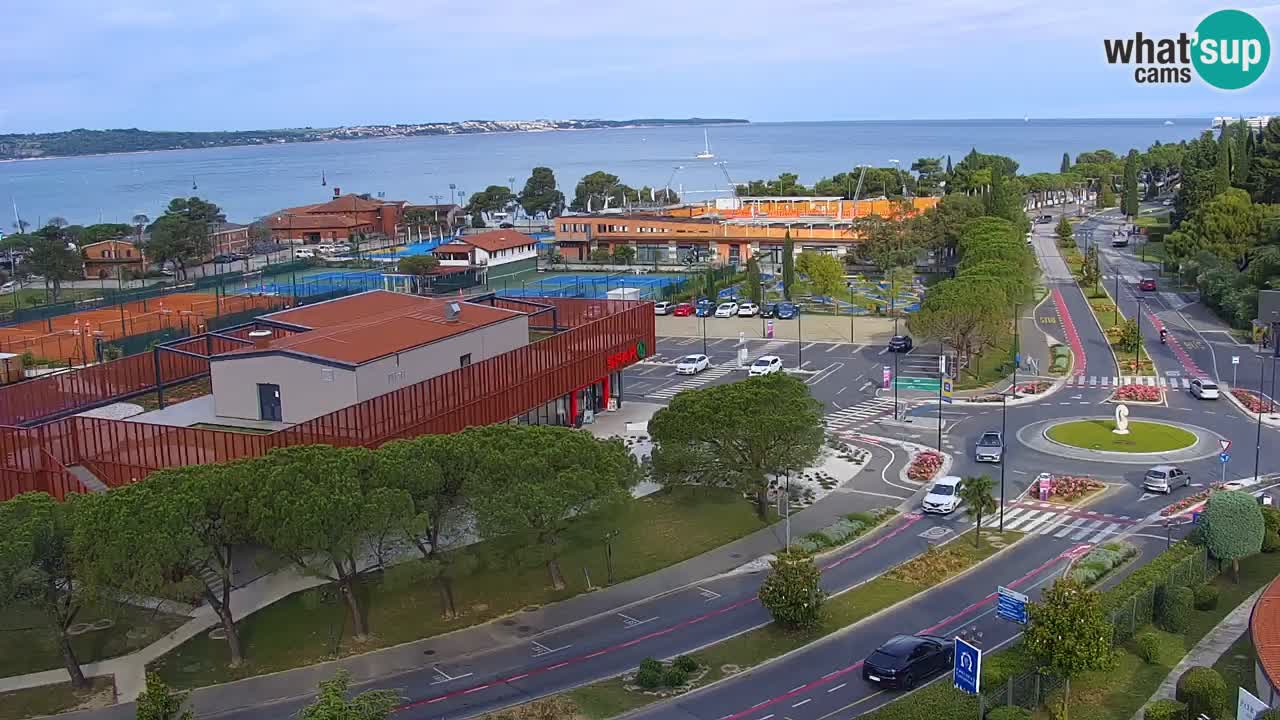 Portorož camera en vivo – vista del puerto deportivo y las canchas de tenis