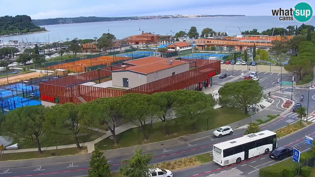 Portorož Live Webcam – vue sur la marina et les courts de tennis