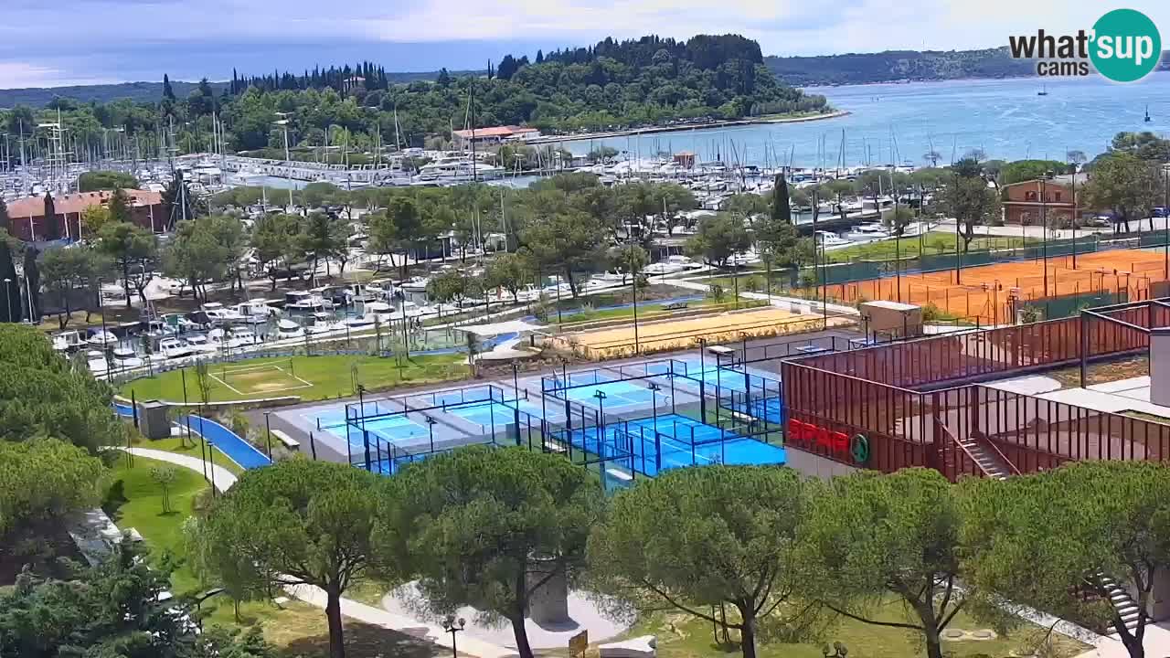 Portorož camera en vivo – vista del puerto deportivo y las canchas de tenis