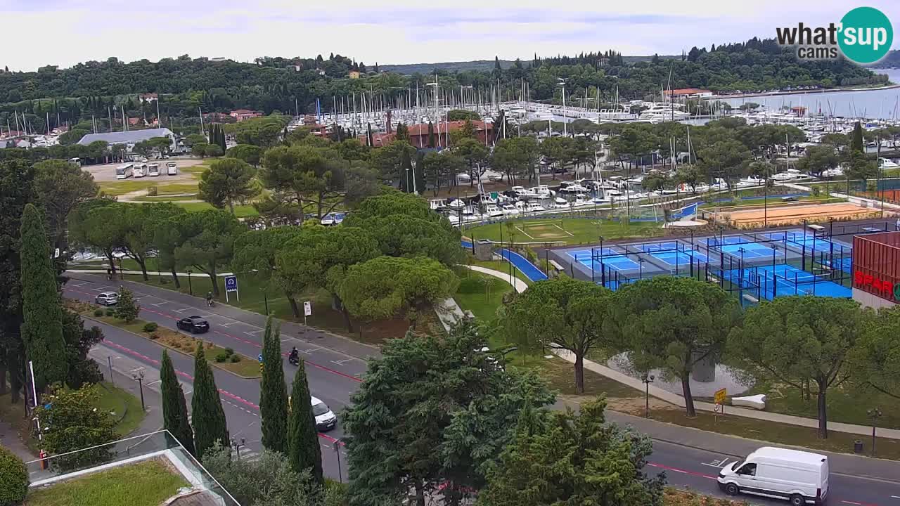 Portorož Live Webcam – vue sur la marina et les courts de tennis