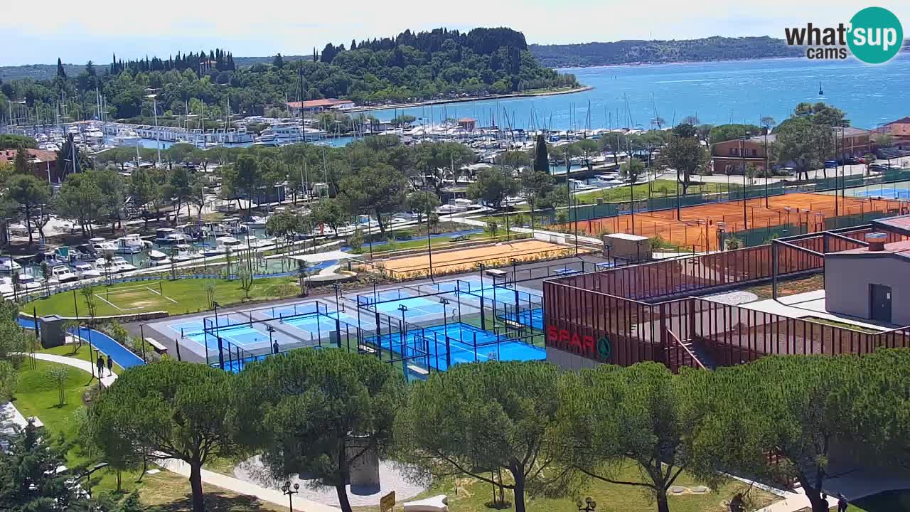 Portorož Live Webcam – vue sur la marina et les courts de tennis