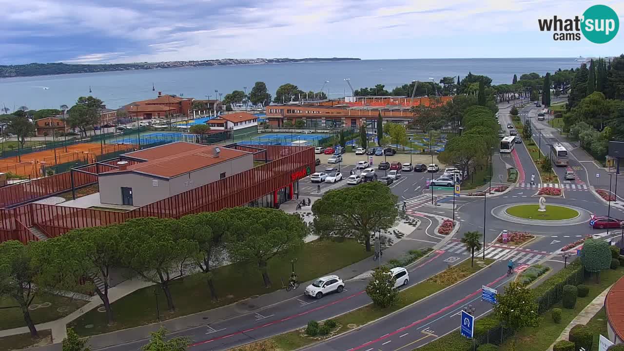 Portorož camera en vivo – vista del puerto deportivo y las canchas de tenis