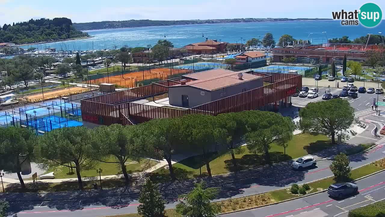 Portorož camera en vivo – vista del puerto deportivo y las canchas de tenis