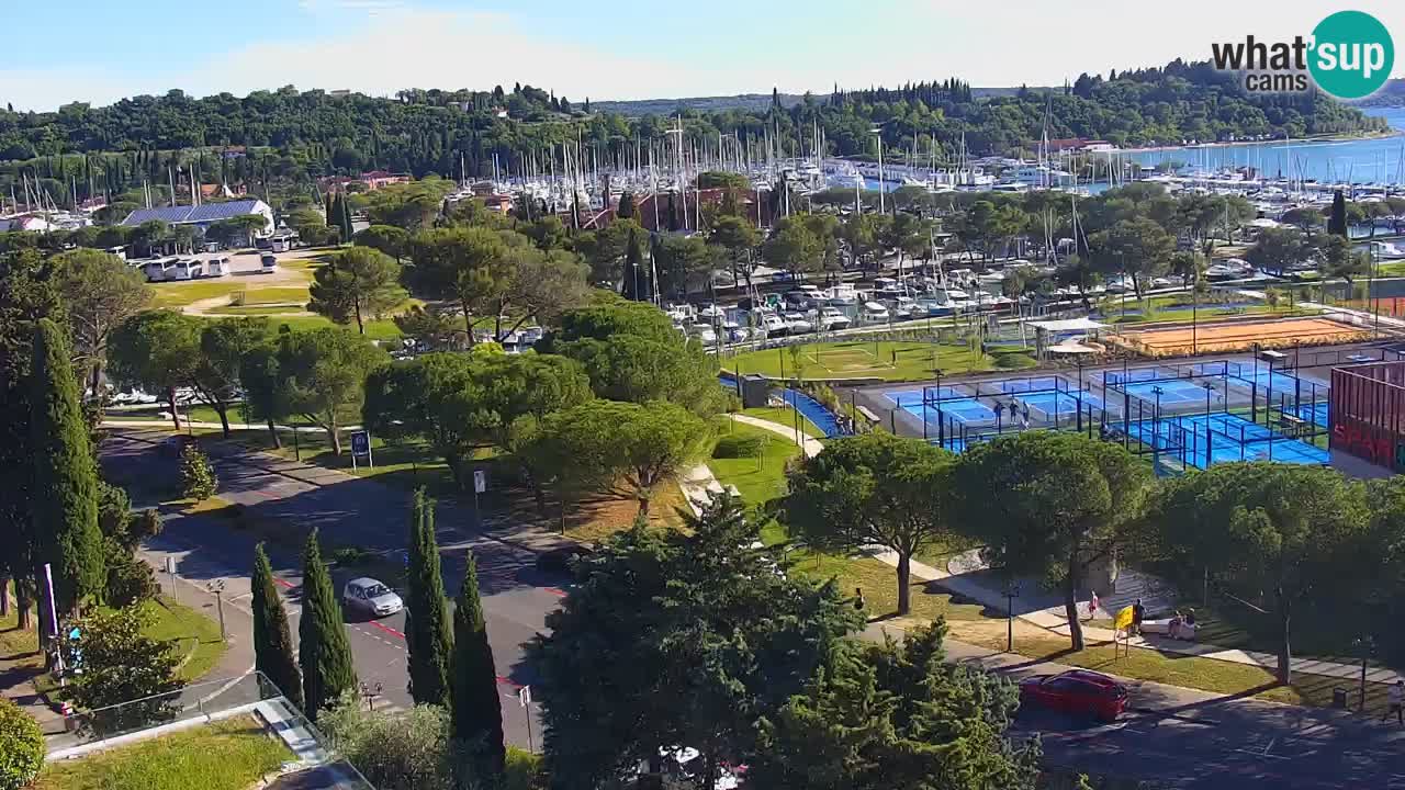 Portorož camera en vivo – vista del puerto deportivo y las canchas de tenis