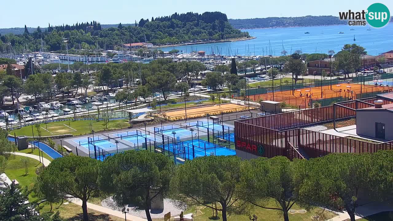 Portorož camera en vivo – vista del puerto deportivo y las canchas de tenis