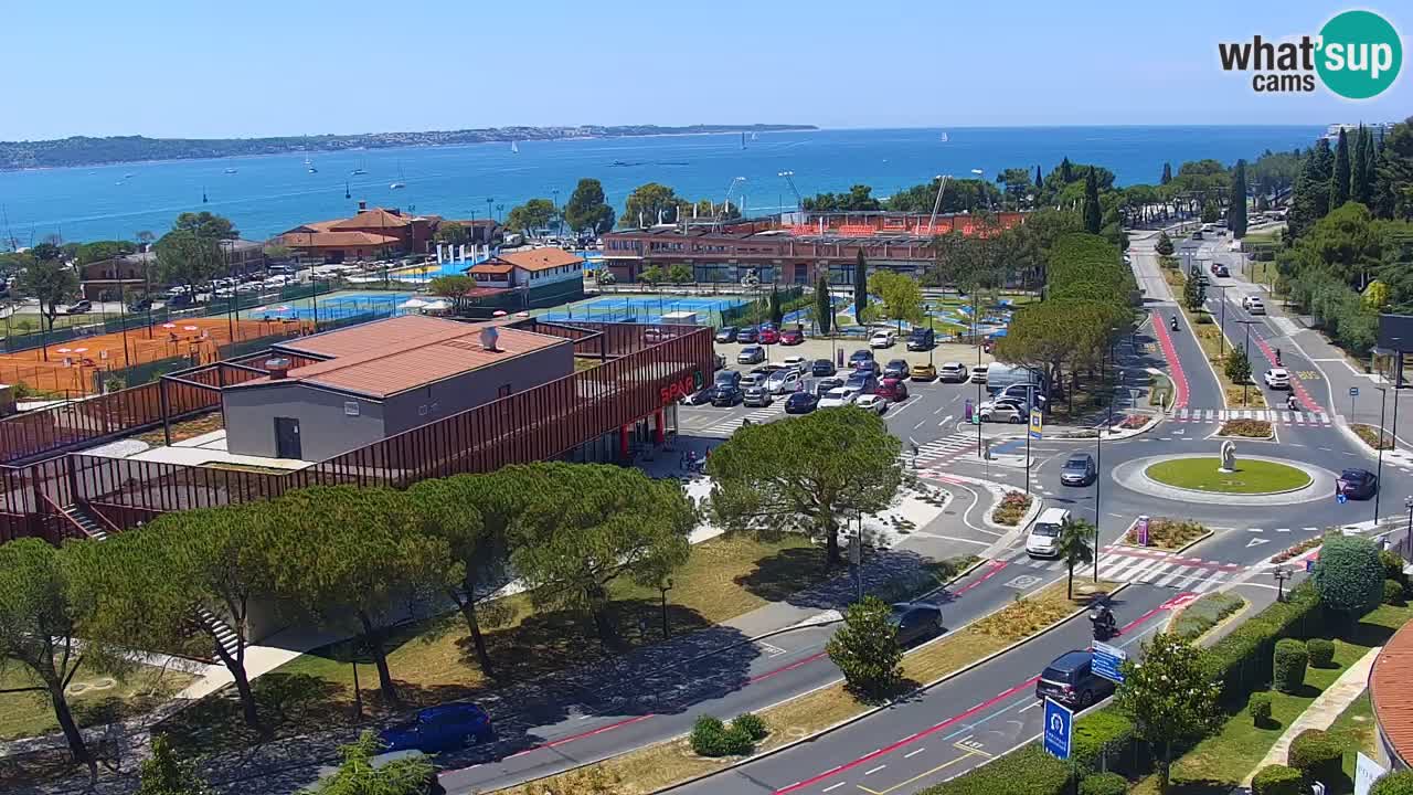 Portorož camera en vivo – vista del puerto deportivo y las canchas de tenis