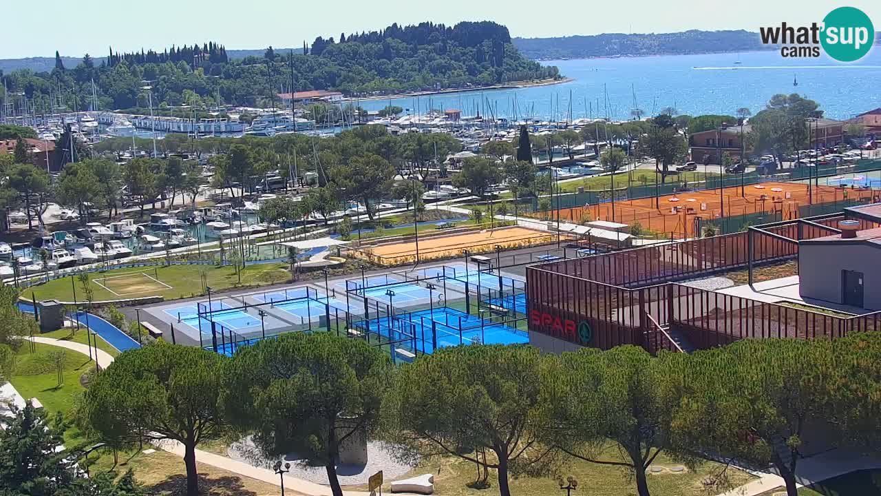 Portorož camera en vivo – vista del puerto deportivo y las canchas de tenis