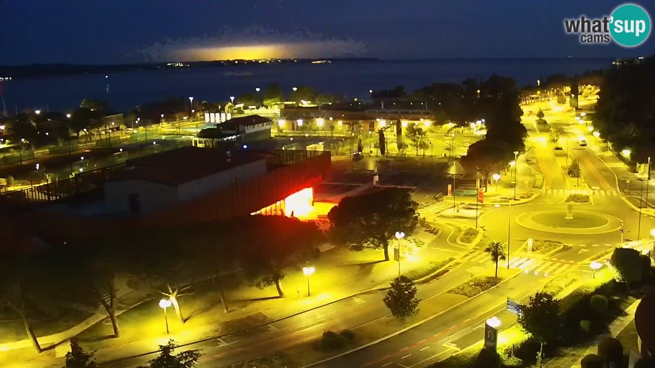 Portorož camera en vivo – vista del puerto deportivo y las canchas de tenis