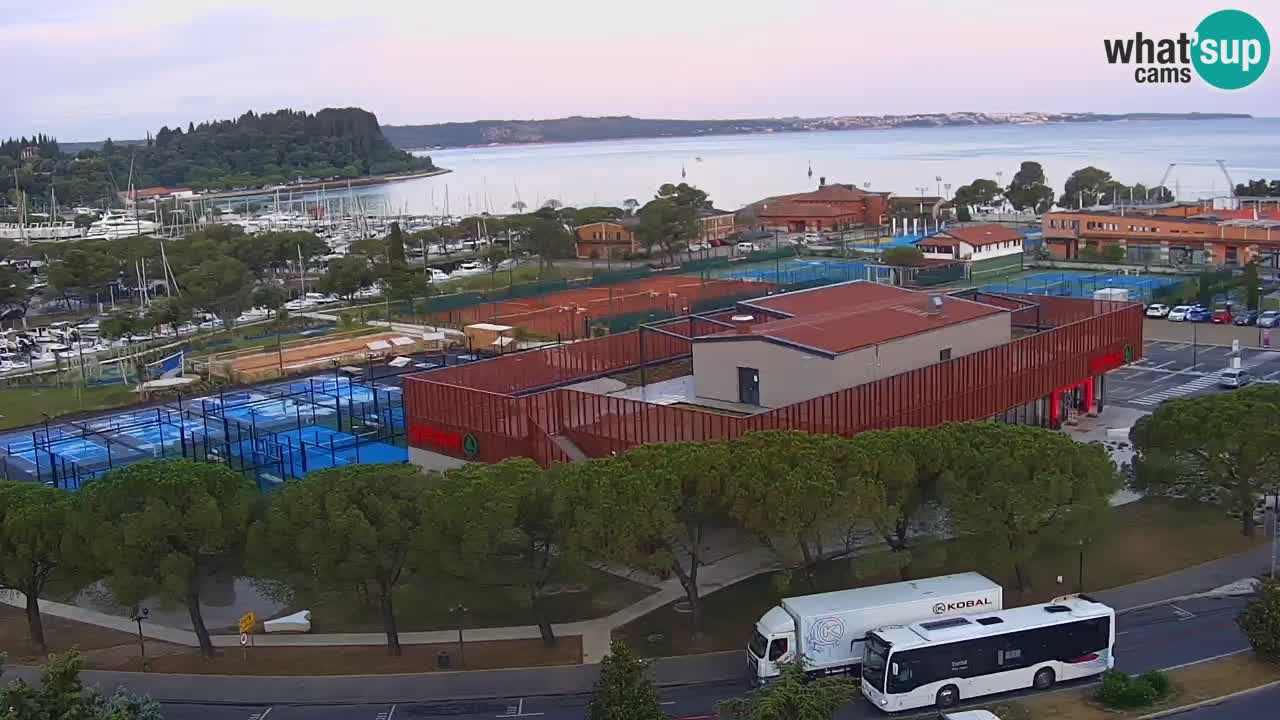 Portorož spletna kamera – pogled na marino in teniška igrišča
