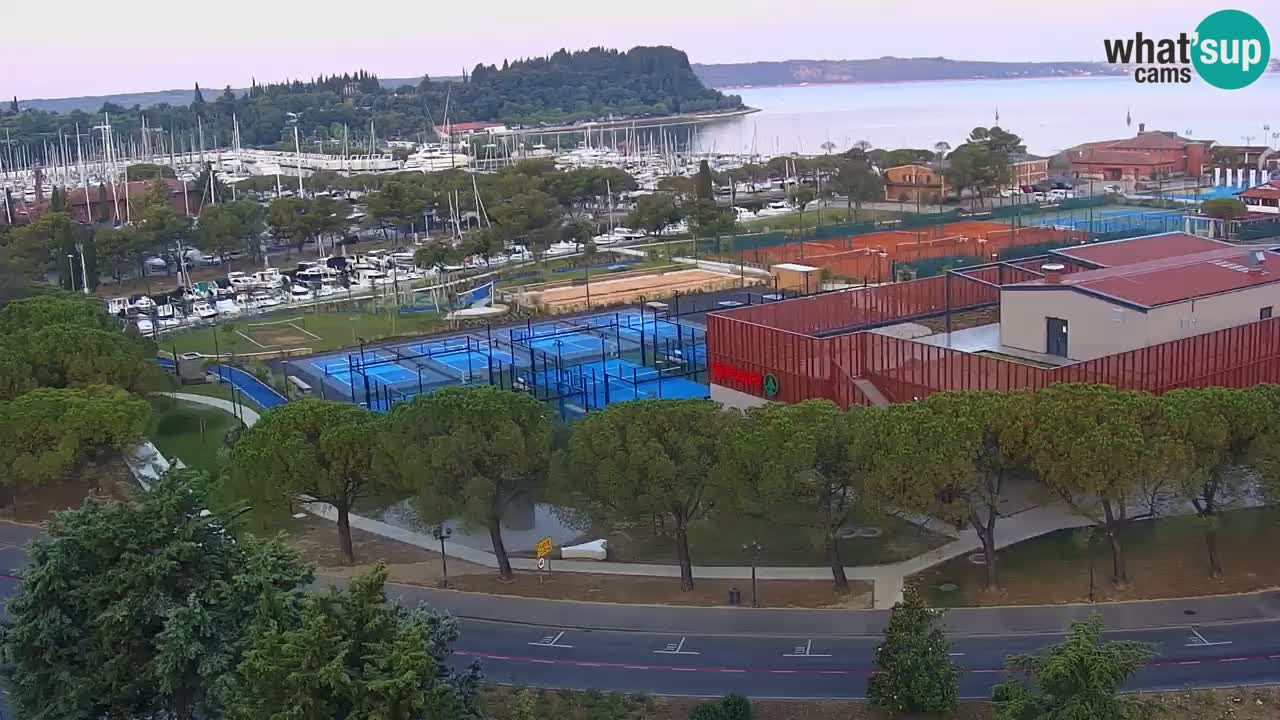 Portorož web kamera – pogled na marinu i teniške terene