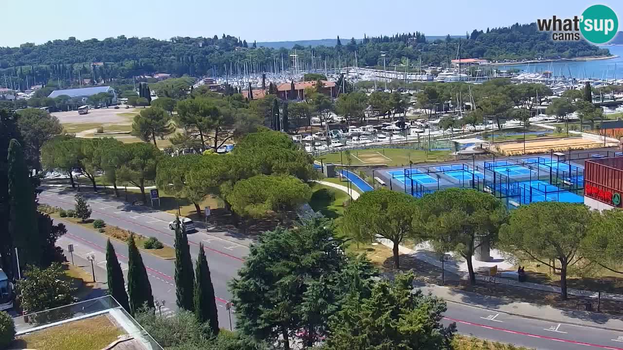 Portorož camera en vivo – vista del puerto deportivo y las canchas de tenis