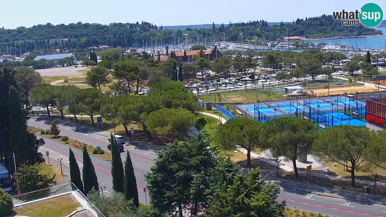 Portorož camera en vivo – vista del puerto deportivo y las canchas de tenis