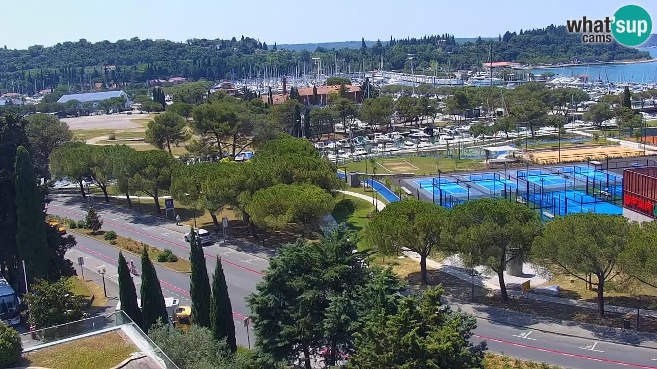 Portorož Live Webcam – vue sur la marina et les courts de tennis