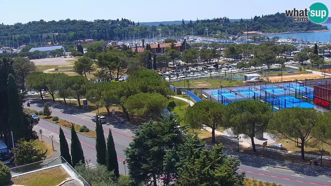 Portorož camera en vivo – vista del puerto deportivo y las canchas de tenis