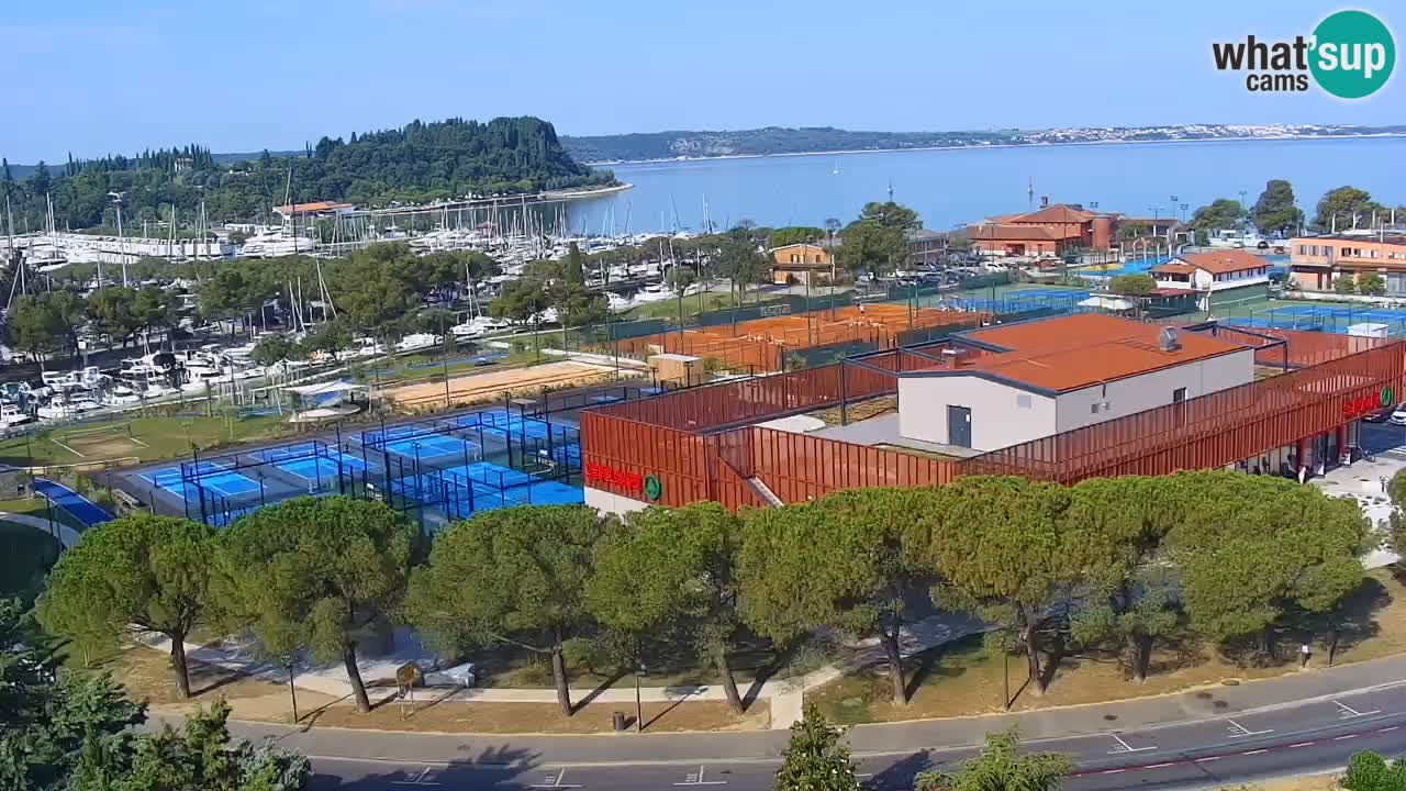 Portorož camera en vivo – vista del puerto deportivo y las canchas de tenis