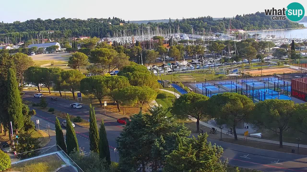 Portorož Live Webcam – vue sur la marina et les courts de tennis