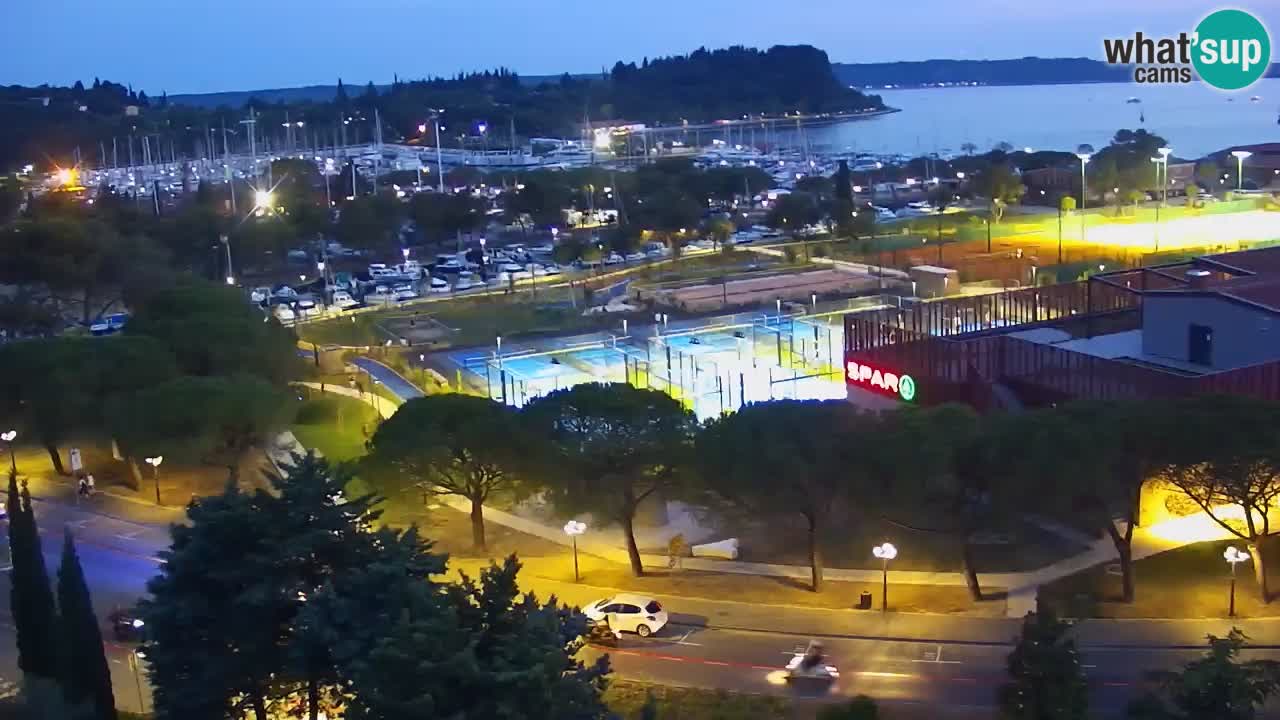 Portorož camera en vivo – vista del puerto deportivo y las canchas de tenis
