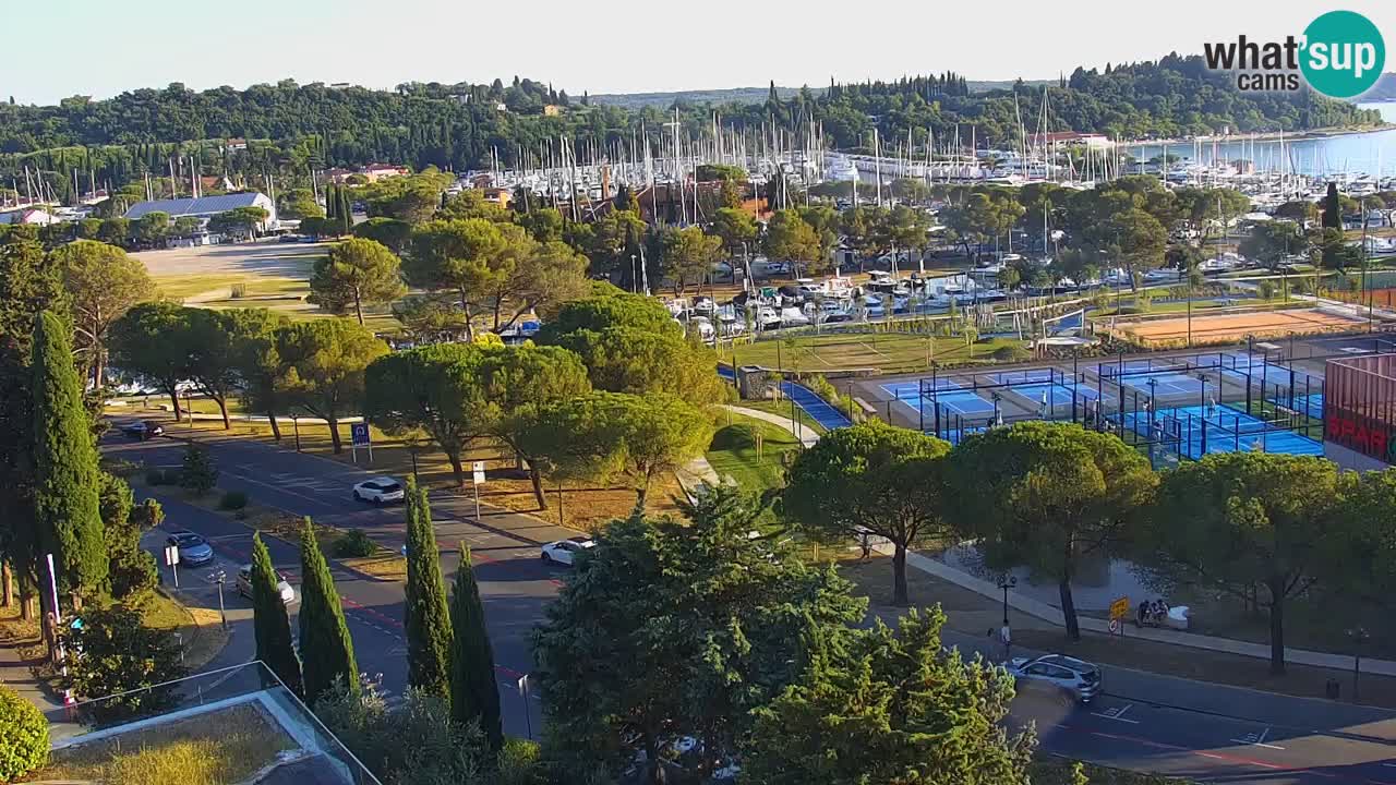 Portorož Live Webcam – vue sur la marina et les courts de tennis