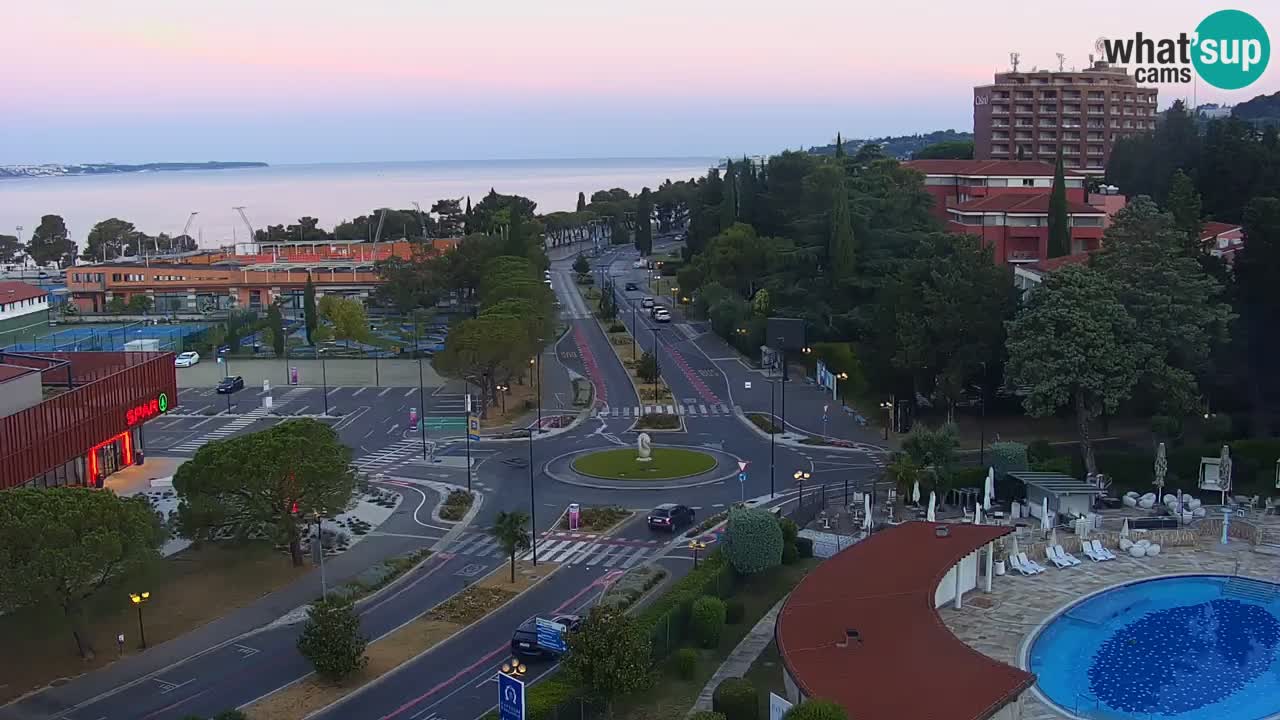 Portorož camera en vivo – vista del puerto deportivo y las canchas de tenis