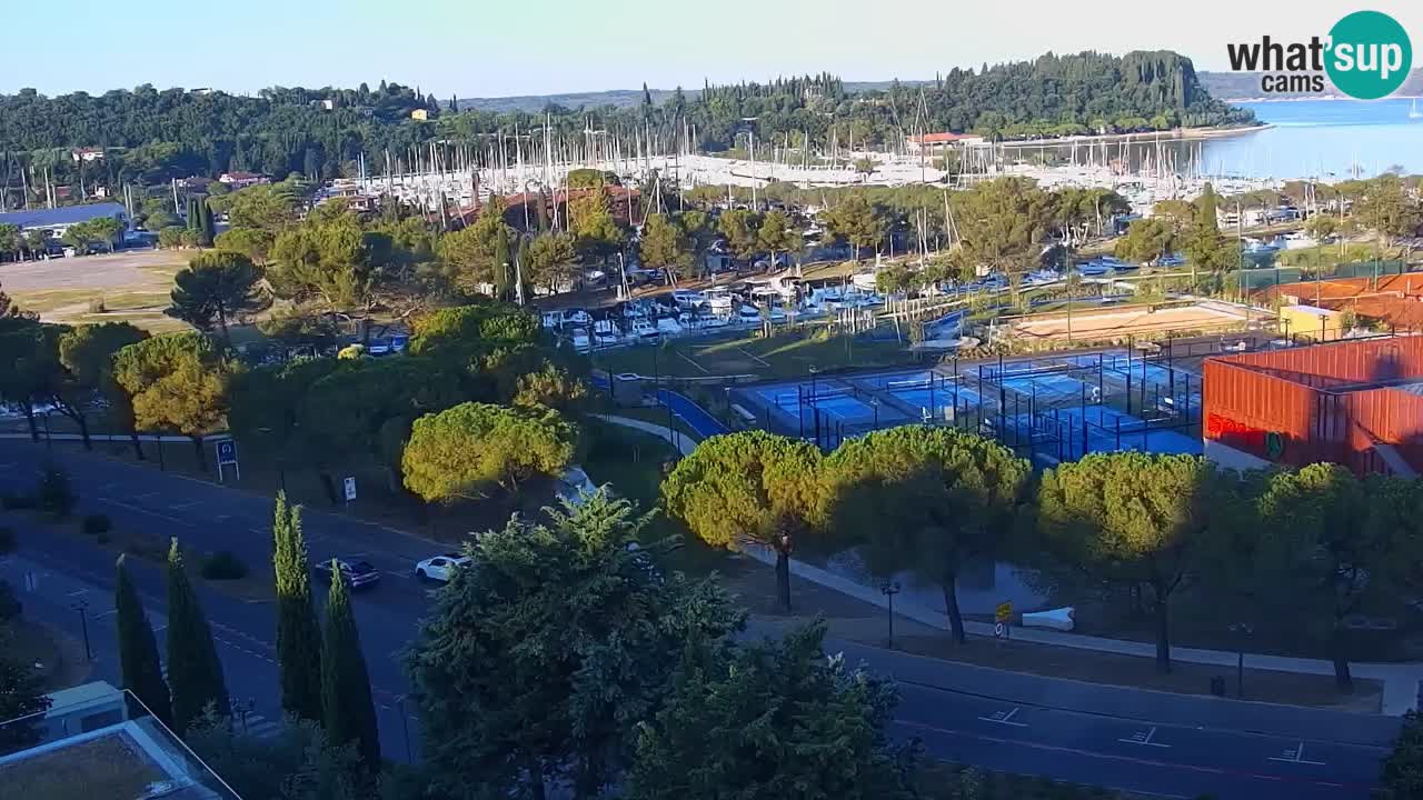 Portorož camera en vivo – vista del puerto deportivo y las canchas de tenis