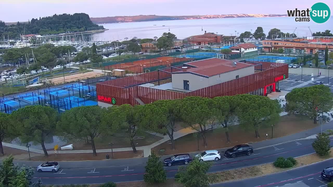 Portorož Live Webcam – vue sur la marina et les courts de tennis